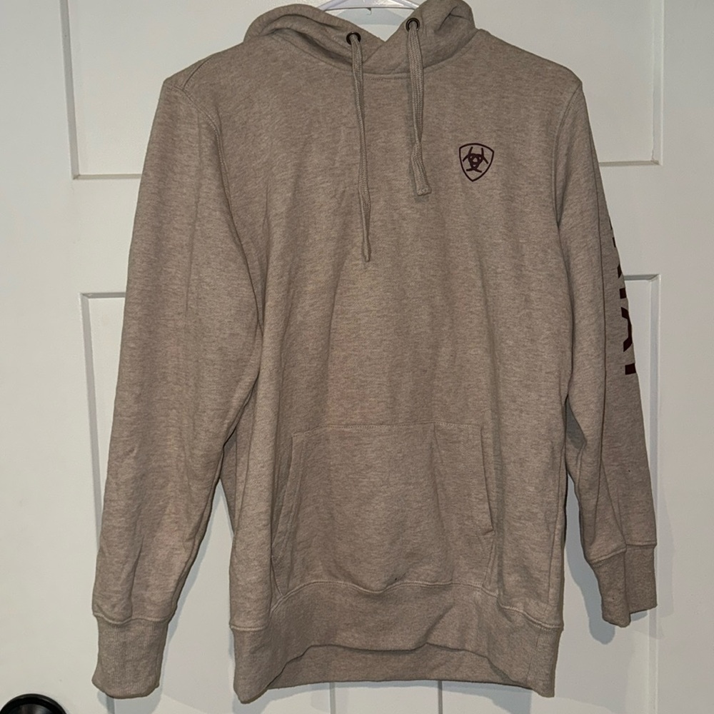 Ariat sweatshirt, essentially perfect condition, worn once